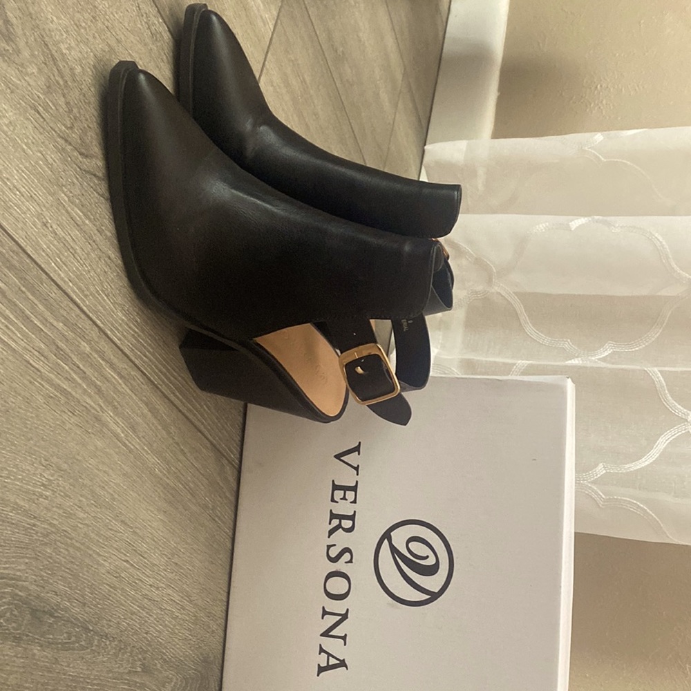 Cute Versona black booties with heel! Size 9